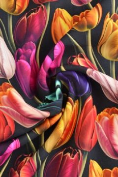 Viskose - Digital Dutch Tulips on Black