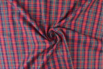 Weihnachtsbaumwolle – Rot/Blaues Karomuster mit Silberfaden